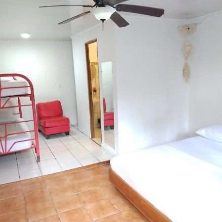 Buena Nota Hostel Jacó Екстериор снимка