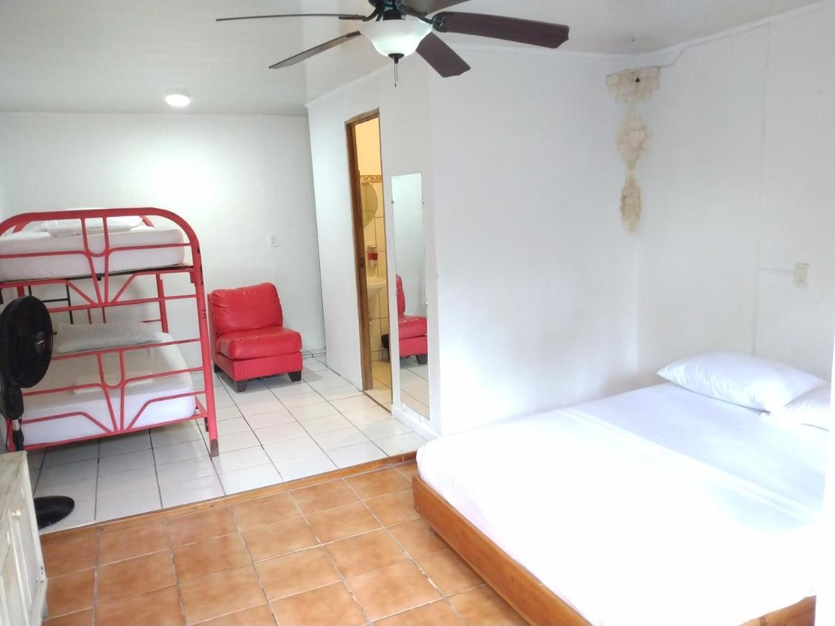 Buena Nota Hostel Jacó Екстериор снимка