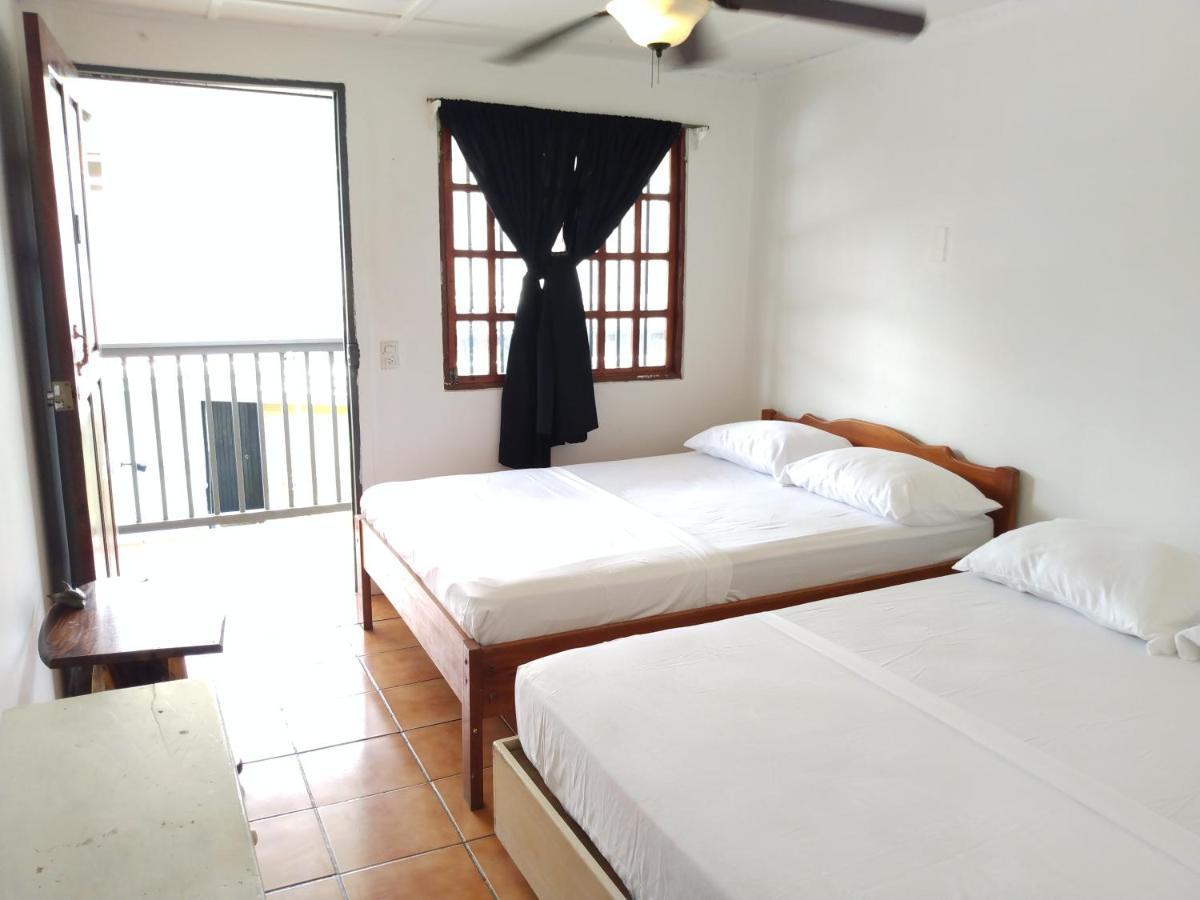 Buena Nota Hostel Jacó Екстериор снимка