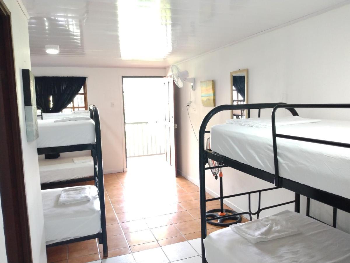 Buena Nota Hostel Jacó Екстериор снимка