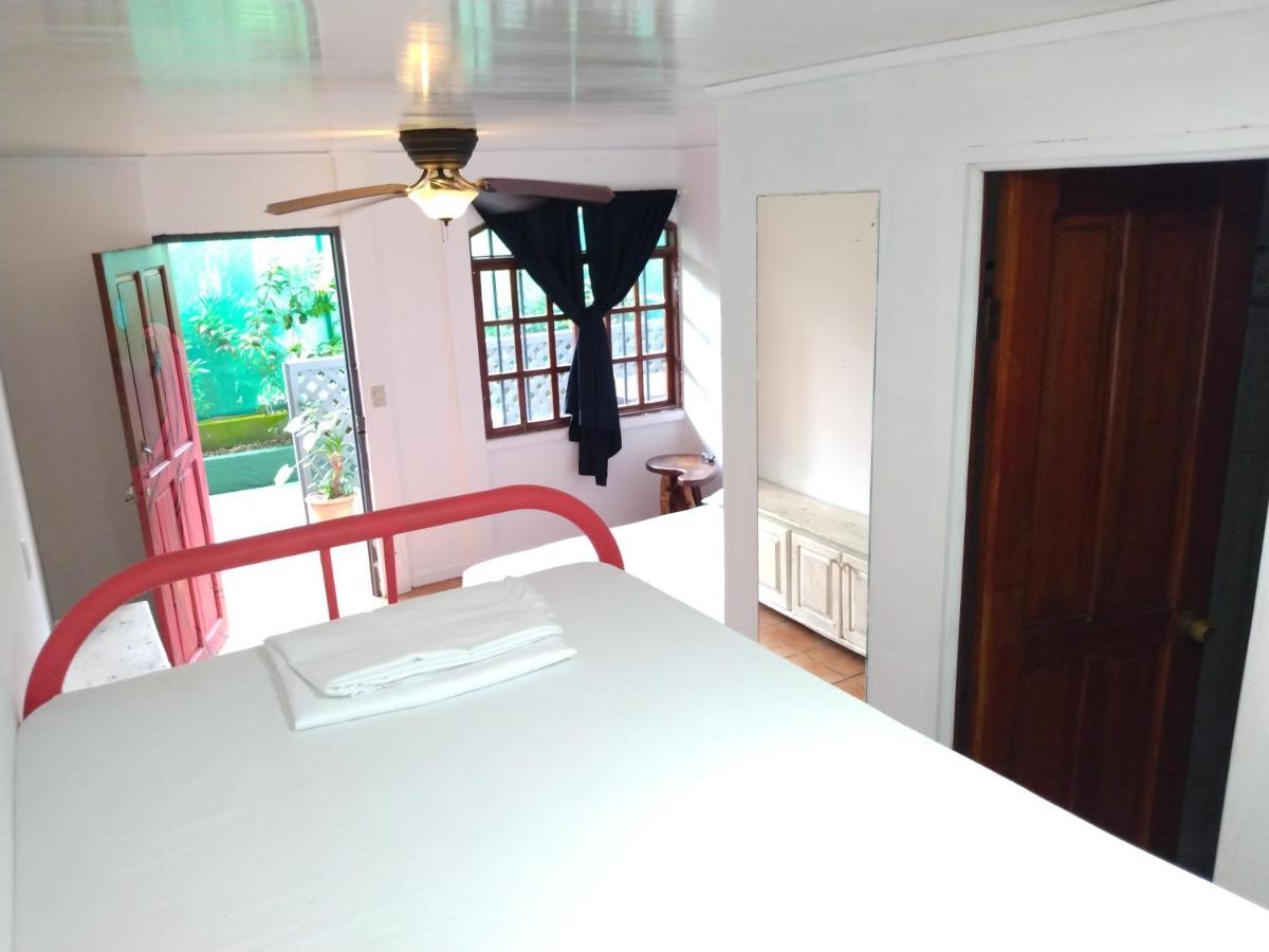 Buena Nota Hostel Jacó Екстериор снимка