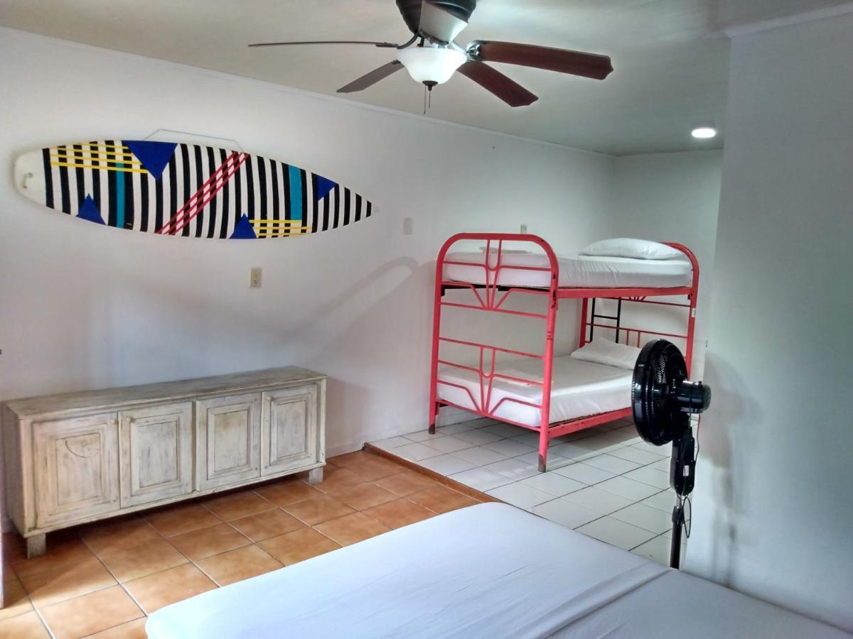 Buena Nota Hostel Jacó Екстериор снимка